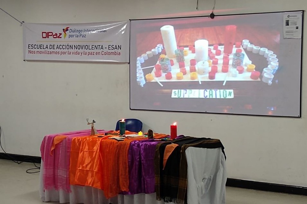 2 Fotos | Acción no violenta