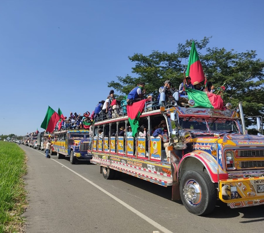 Chivas Minga Contra viento y marea la minga sigue exigiendo diálogo con Duque en Bogotá