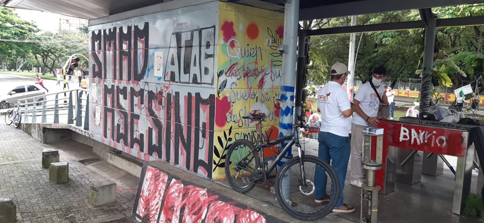 Cali mision pastoral3 HEMOS VISTO, OÍDO Y DAMOS TESTIMONIO DE LA VISITA PASTORAL A CALI. Recorrido humanitario de DIPAZ por cuatro puntos de resistencia en Cali