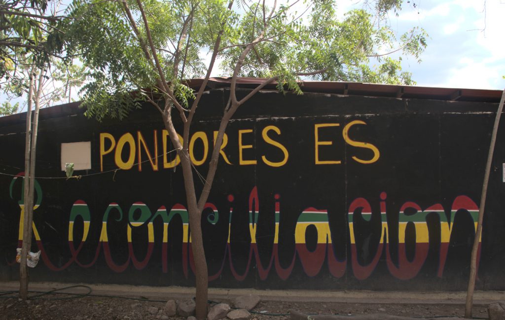 Pondores letrero Pondores, un ejemplo de productividad de la mano de las comunidades aledañas