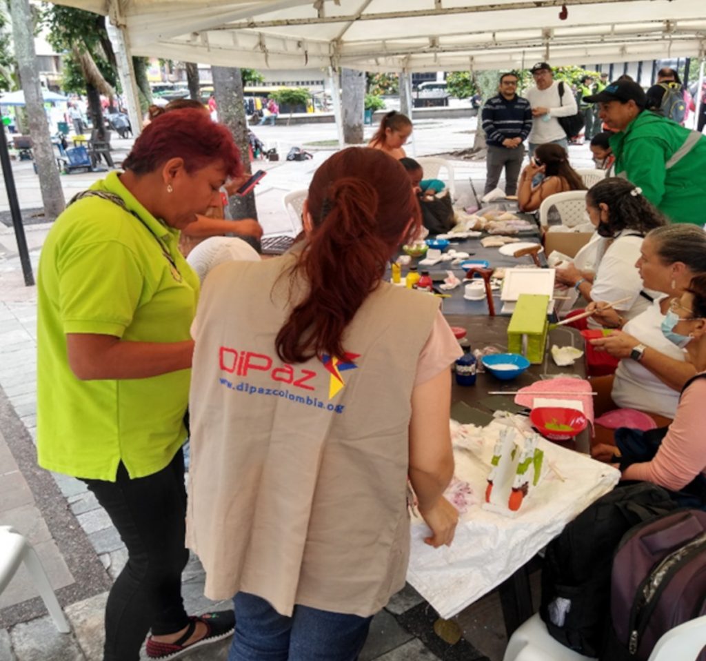 Antioquia planton medellin1 Celebración en Medellín del día del detenido -desaparecido con un plantón y la actividad ‘pintando la memoria’